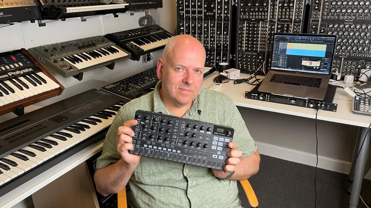 Videoreview van de IK Multimedia Uno Synth Pro X analoge desktopsynthesizer