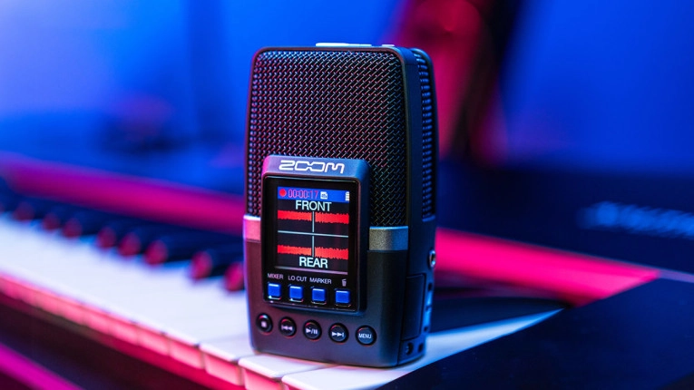 Zoom H2essential recorder komt met 3 microfoons, een mixer en speaker